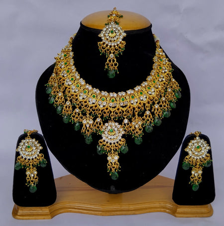Joban Fashion Hand Made High Quality Gold Plated Base Metal Alloy Kundan Stone Studded Kundan Jewellery Set