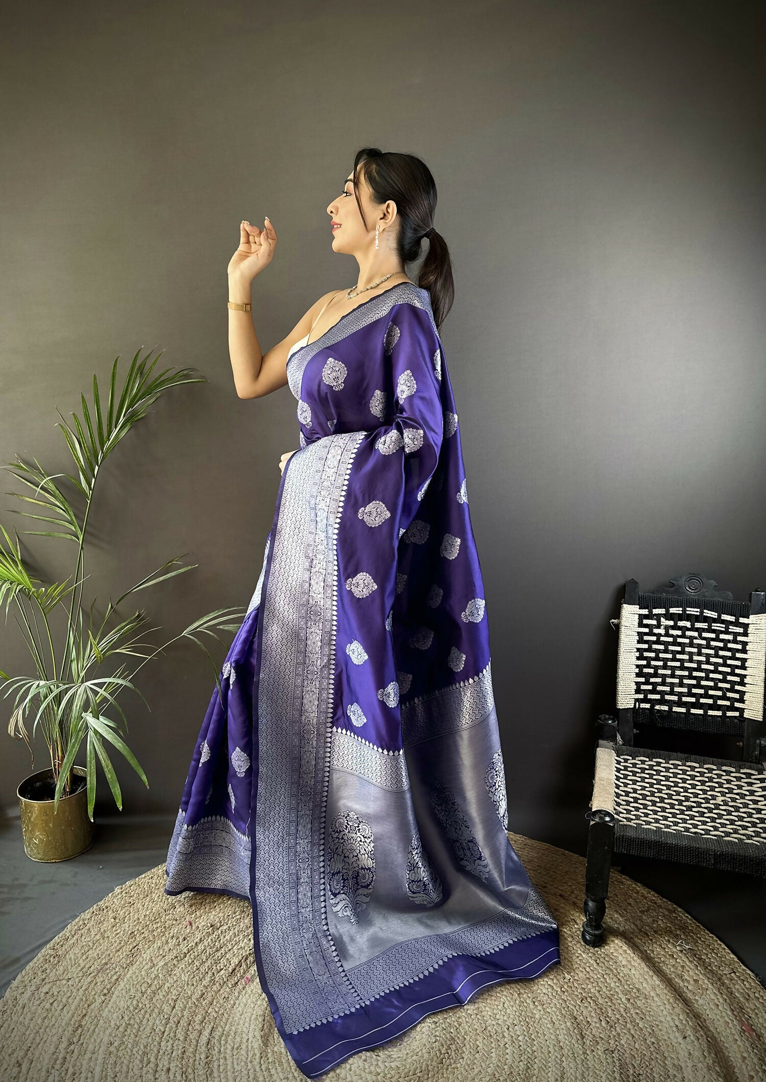 Joban Fashion Royal Blue Floral Motifs Soft Silk Banarasi Saree - Distacart
