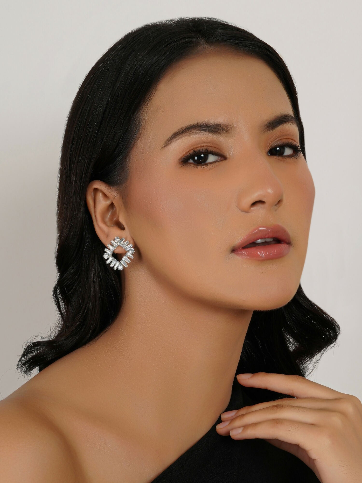 stone stud (white) - Ruby Raang - Distacart
