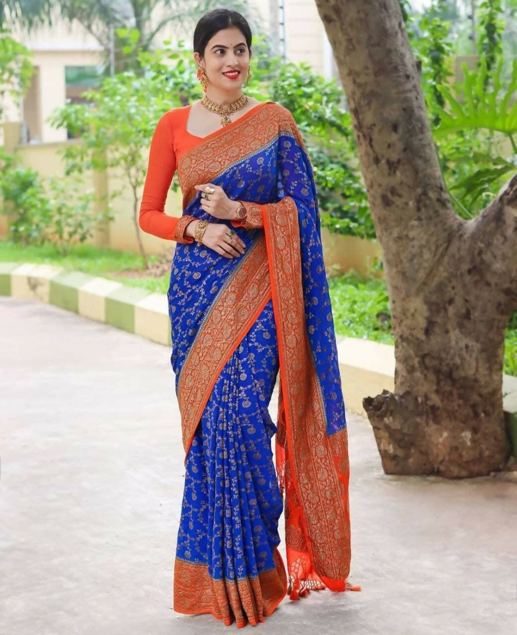 DEIANA'S Beautiful Designer Golden zari Soft Lichi Silk Saree - Royal Blue