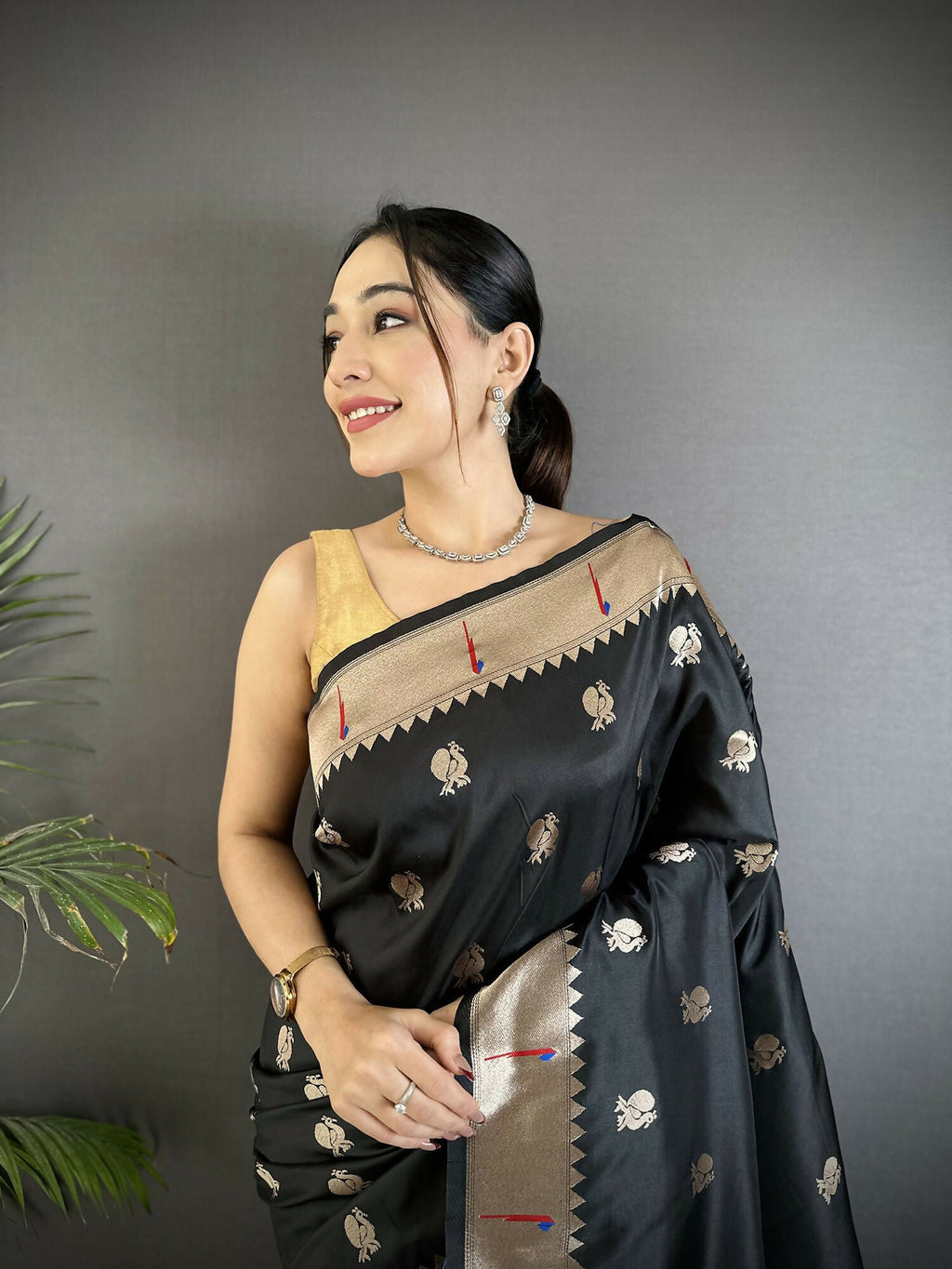 Joban Fashion Black Peacock & Floral Motifs Soft Silk Kanchipuram Saree - Distacart
