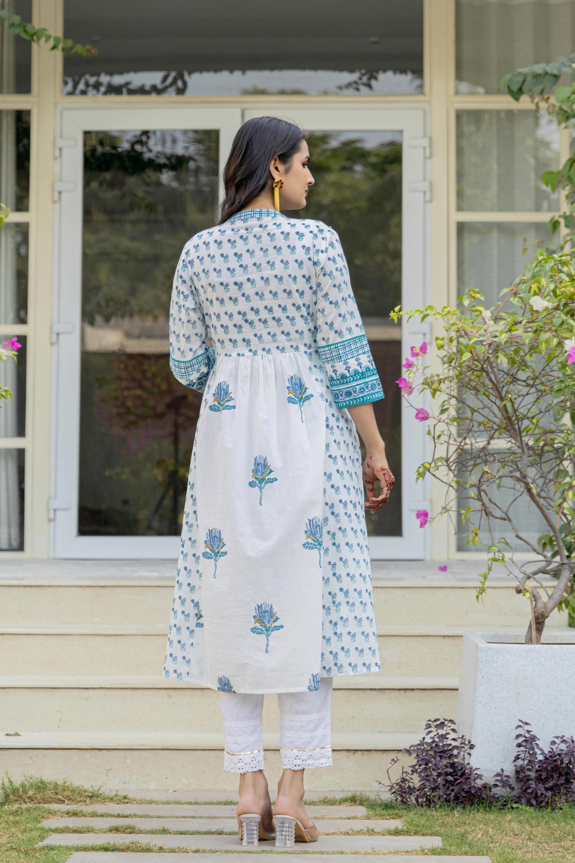 Juniper Women's White Floral Printed Cotton Kurta With Buttons