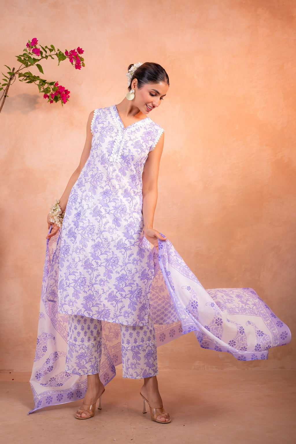 Juniper Lavender Whisper Floral Kurta Pant And Dupatta Set - Distacart