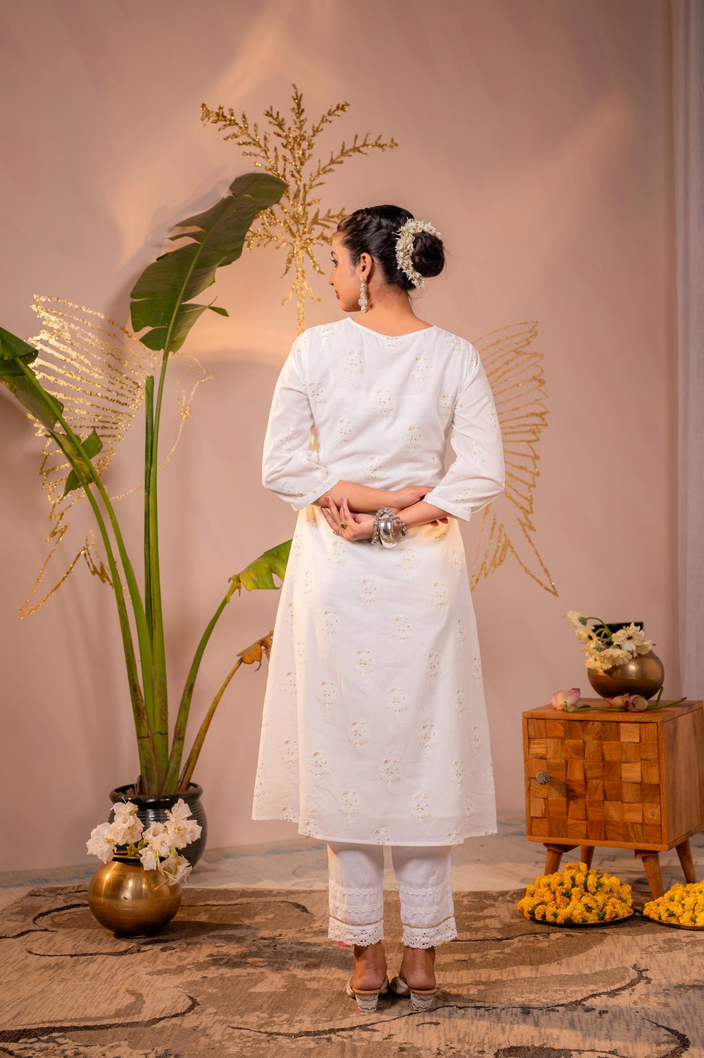 Juniper Cotton White Embroidered Kurta - Distacart