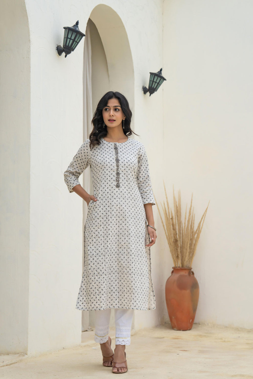Juniper White Minimal Motif Printed Kurta - Distacart