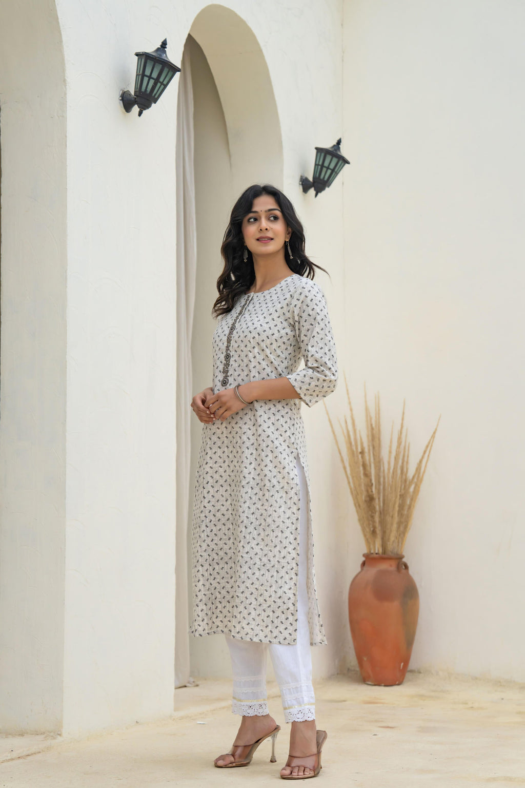 Juniper White Minimal Motif Printed Kurta - Distacart