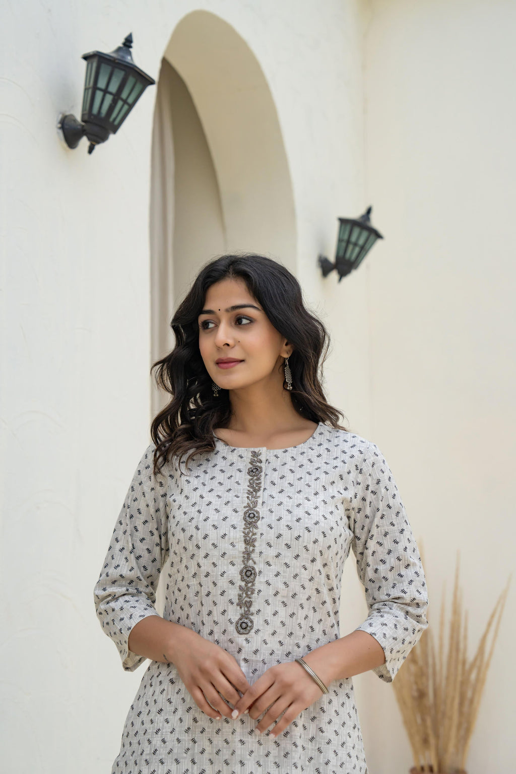 Juniper White Minimal Motif Printed Kurta - Distacart