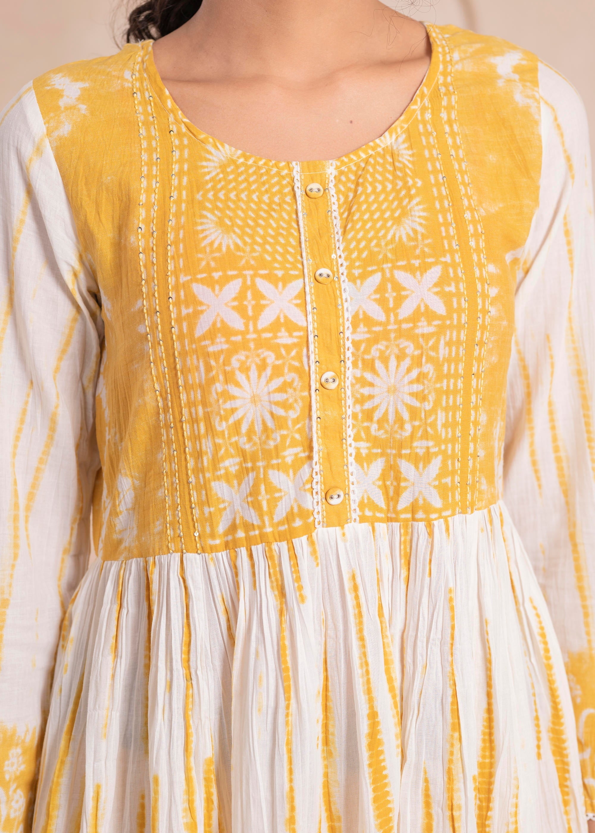 Juniper Mustered and white kurta , solid bottom and tie - dye dupatta with cotton lace , buttons , sequence - Distacart