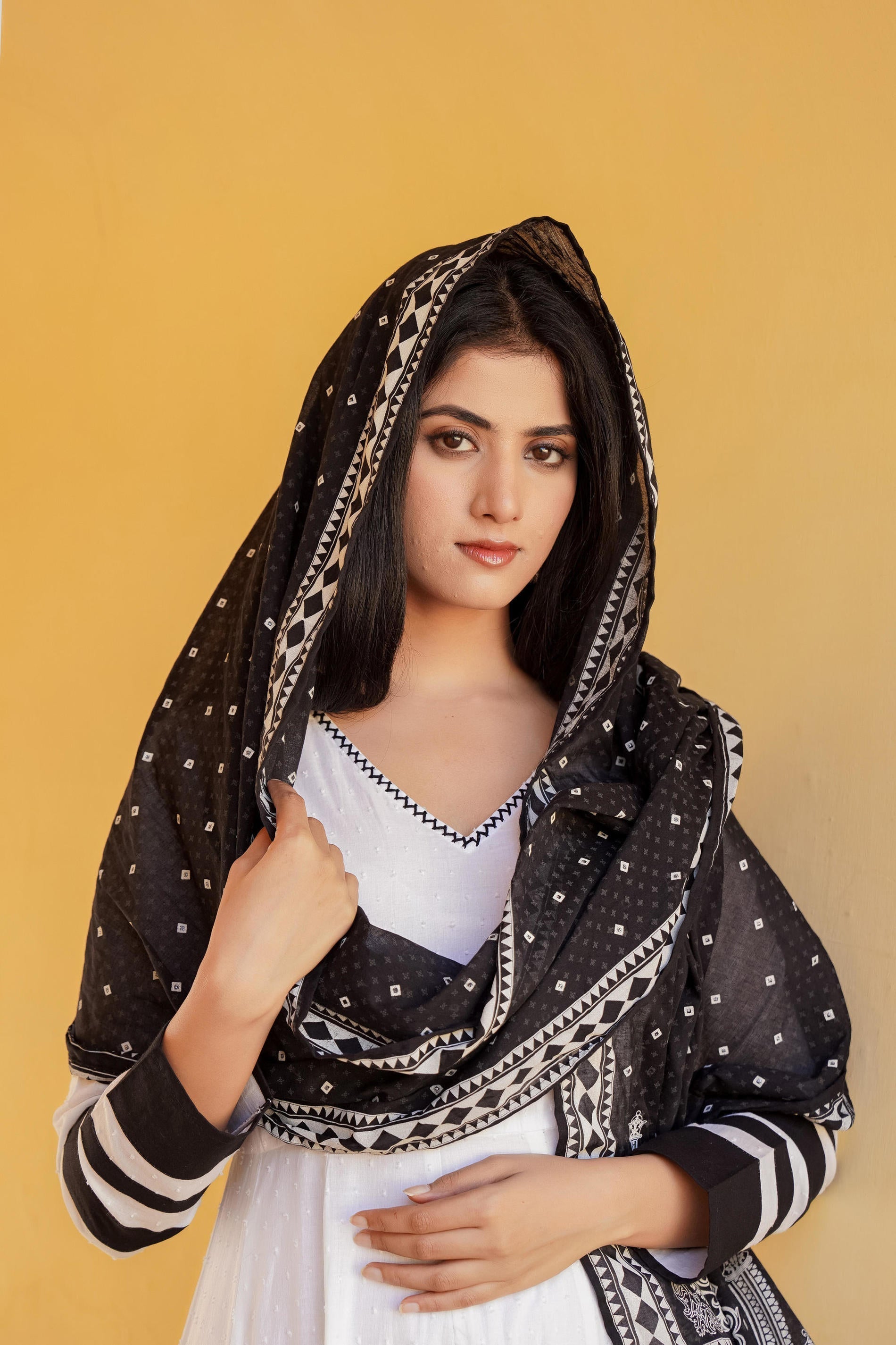 Juniper White Ethnic Motif Printed Dress & Dupatta Set With Thread Work - Distacart