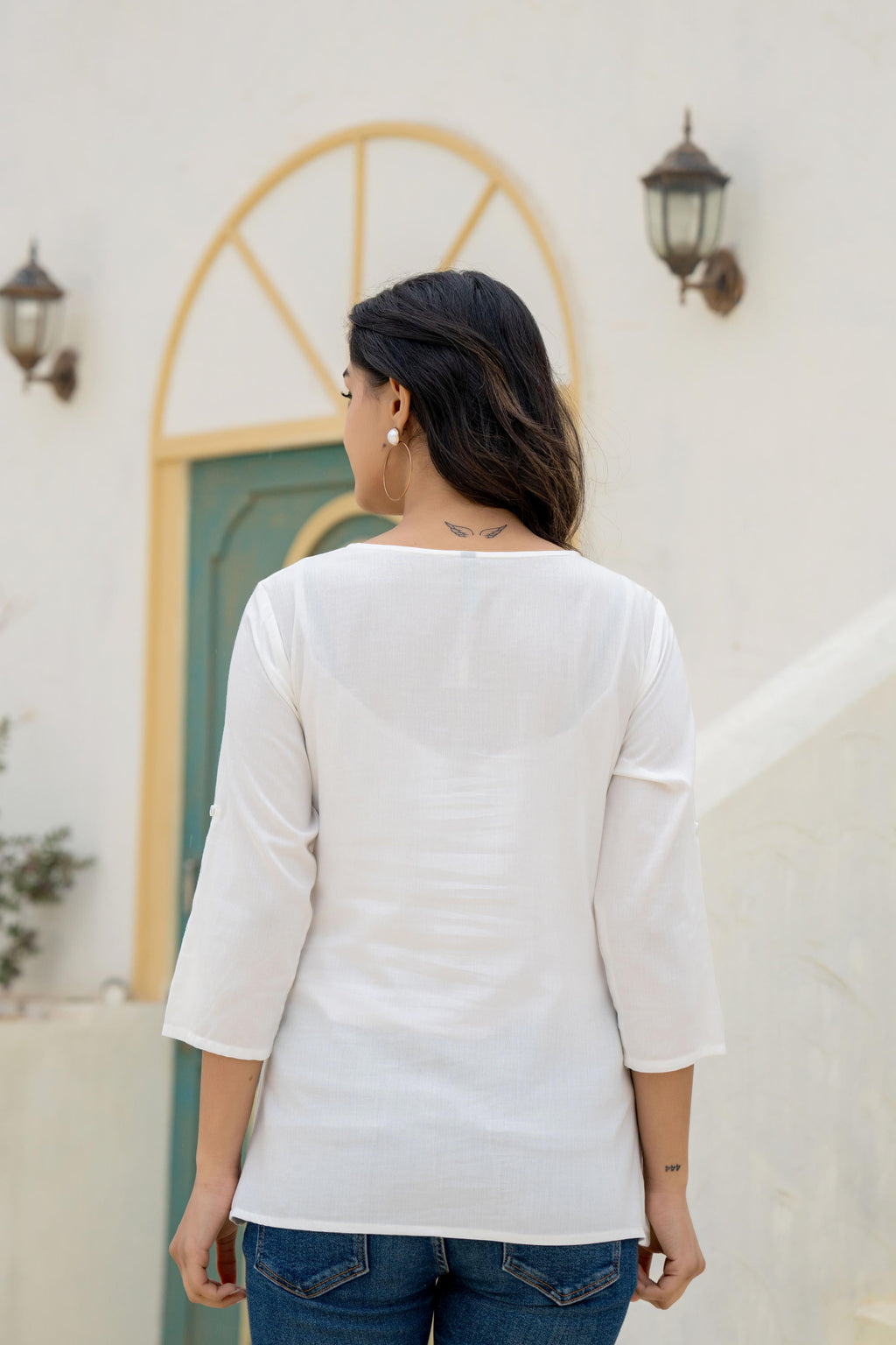 Juniper White Solid Viscose Tunic With Thread Work