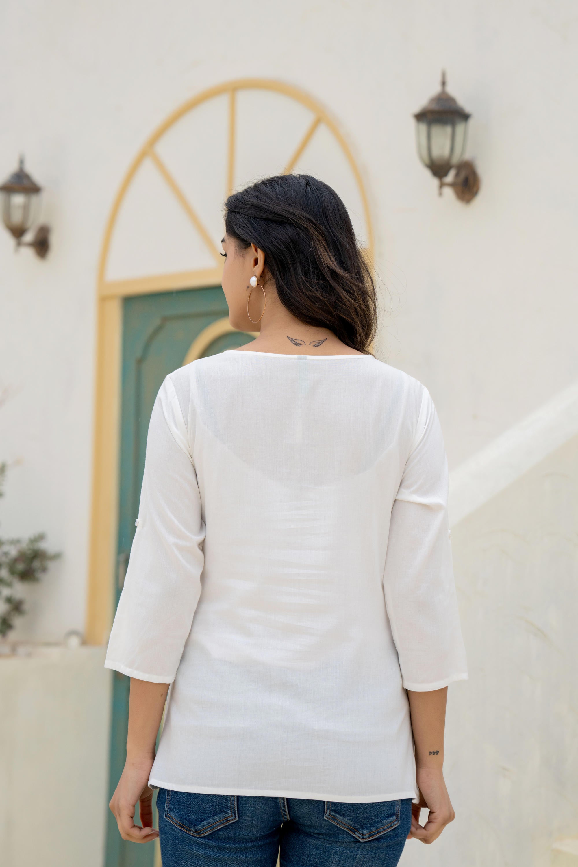 Juniper White Solid Viscose Tunic With Thread Work