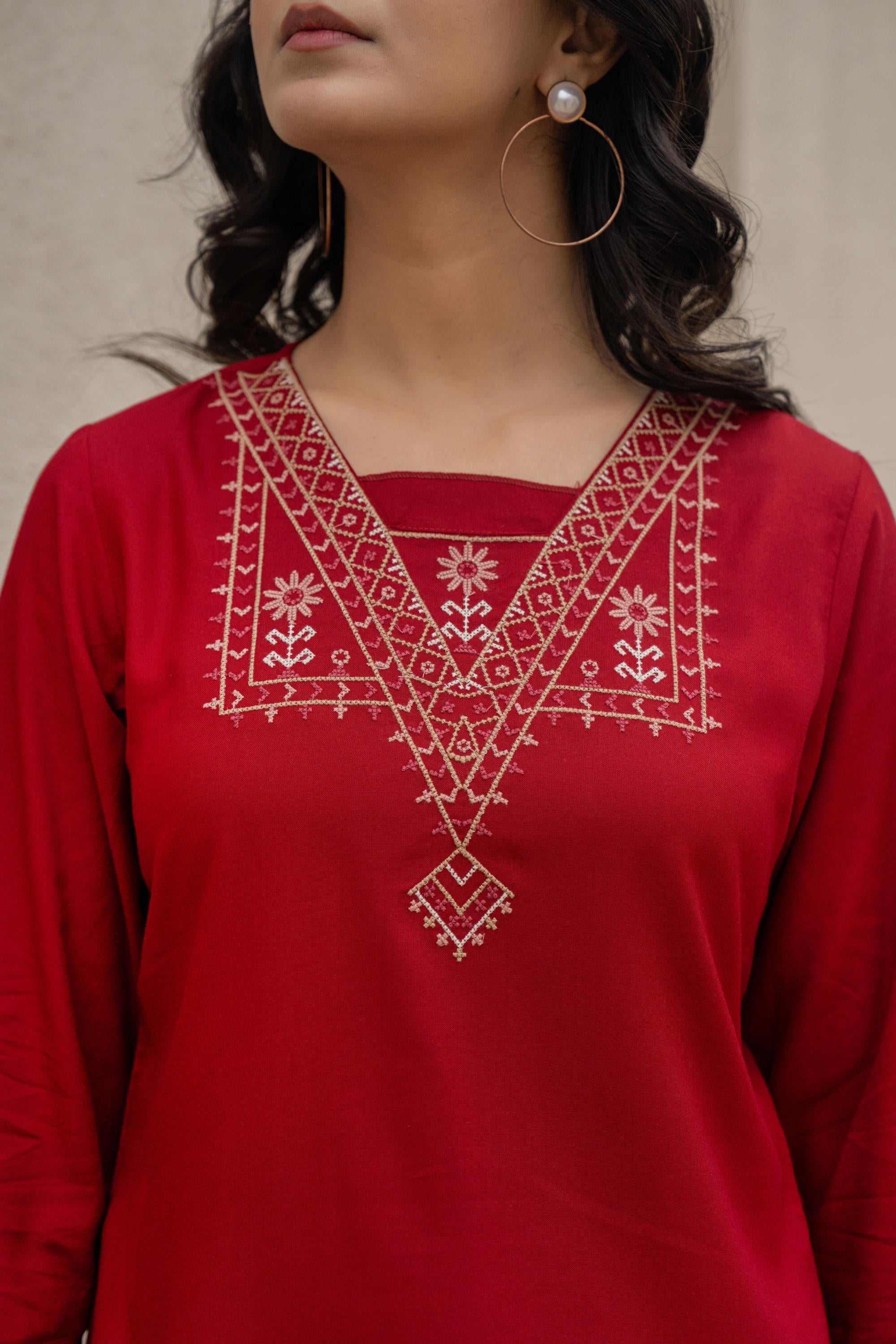 Juniper Maroon Solid Viscose Tunic With Thread Work