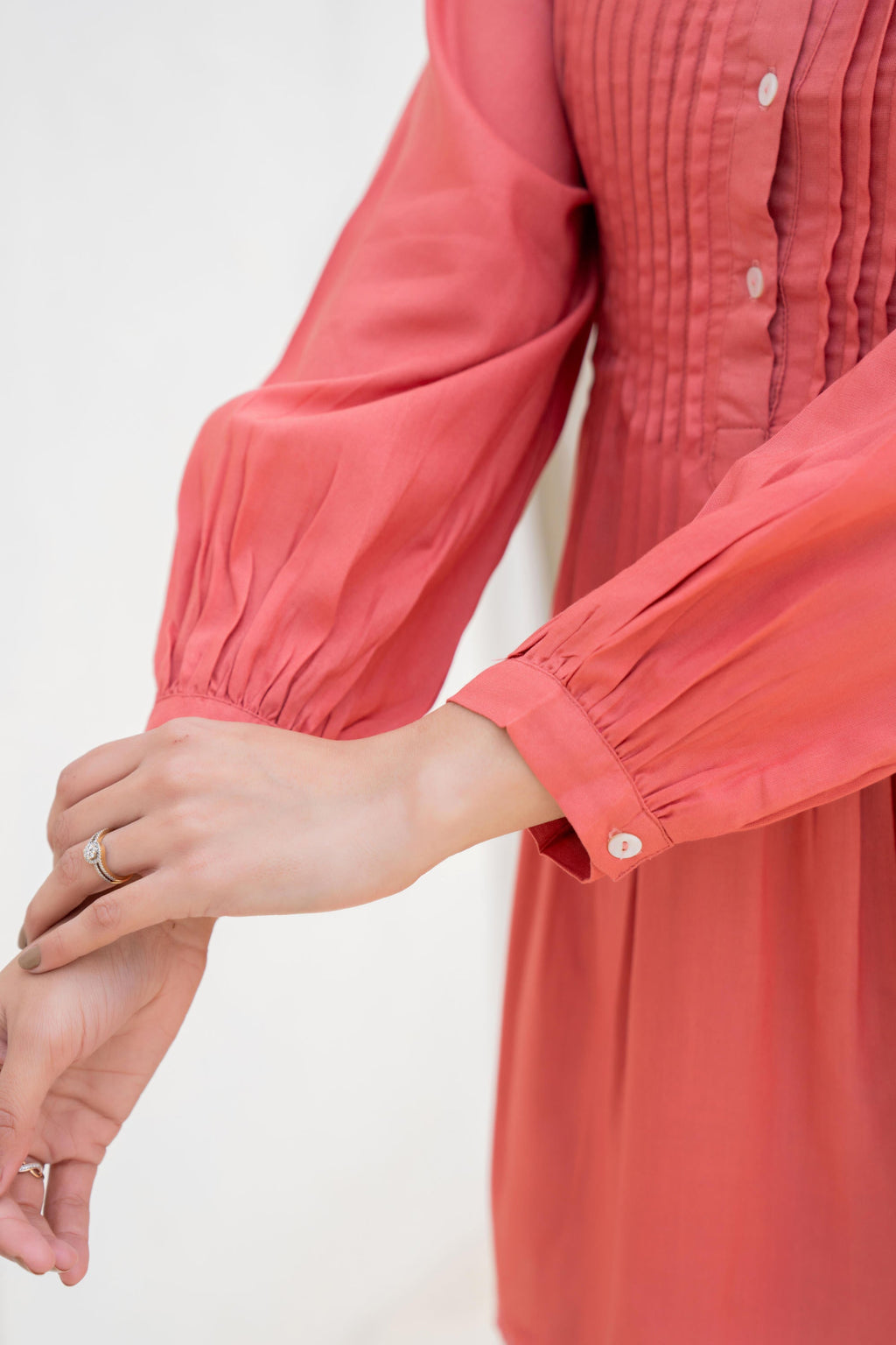 Juniper Coral Solid Viscose Tunic With Buttons & Lace