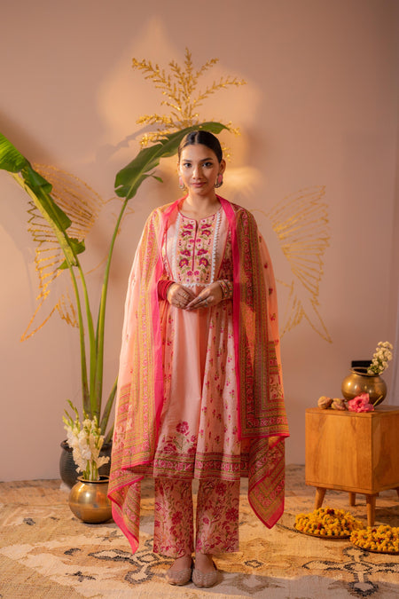 Juniper Noor-e-Gul Peach Printed Kurta Pant And Dupatta Set