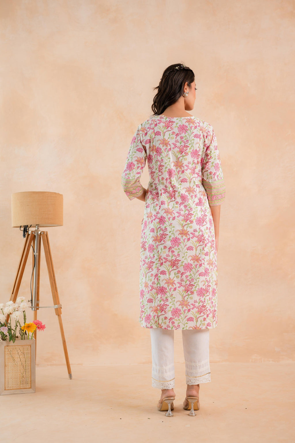 Juniper Ivory Blossom Panelled Kurta - Distacart