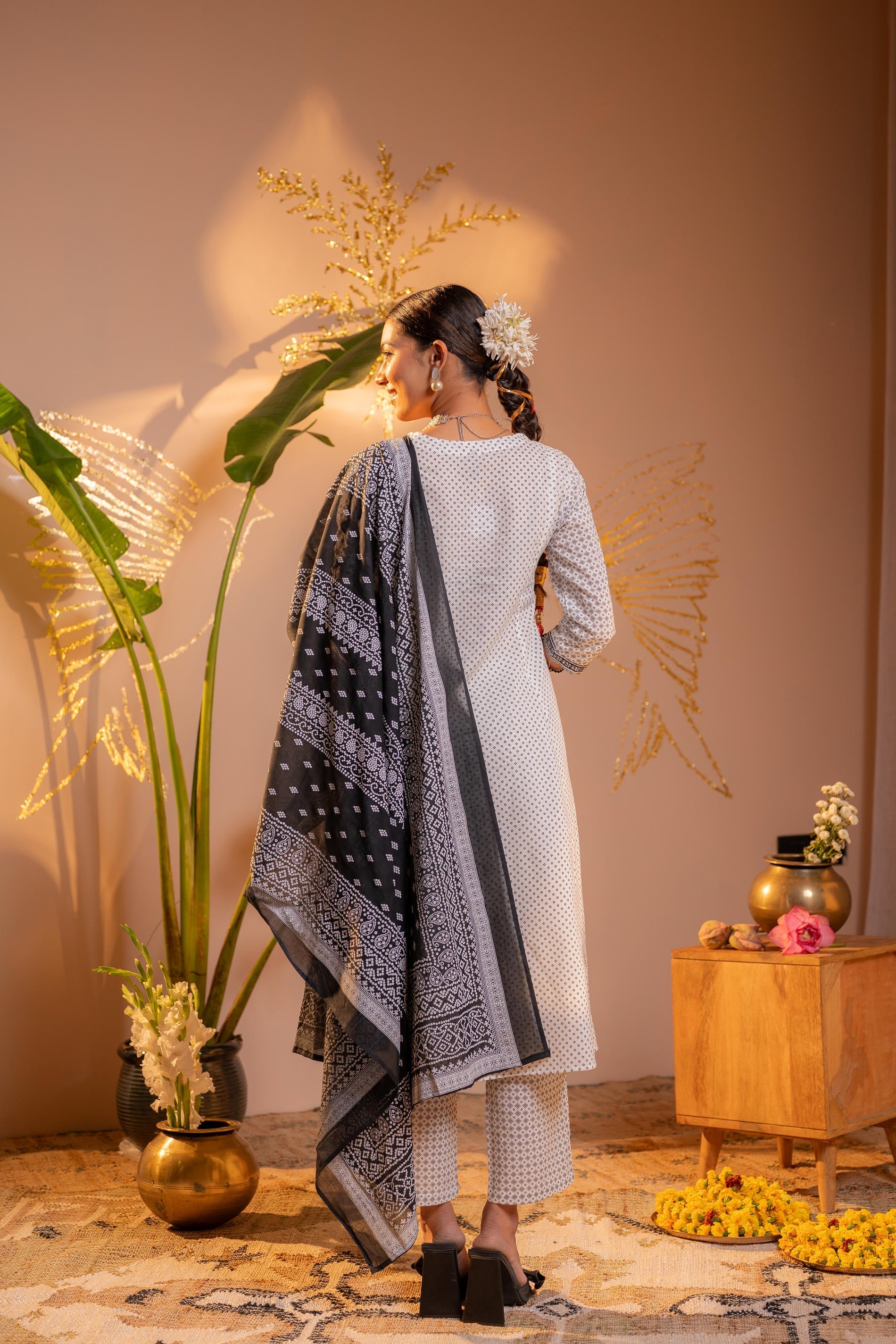Juniper Black & White Viraasat Printed Kurta Pant And Dupatta Set with Dupatta - Distacart