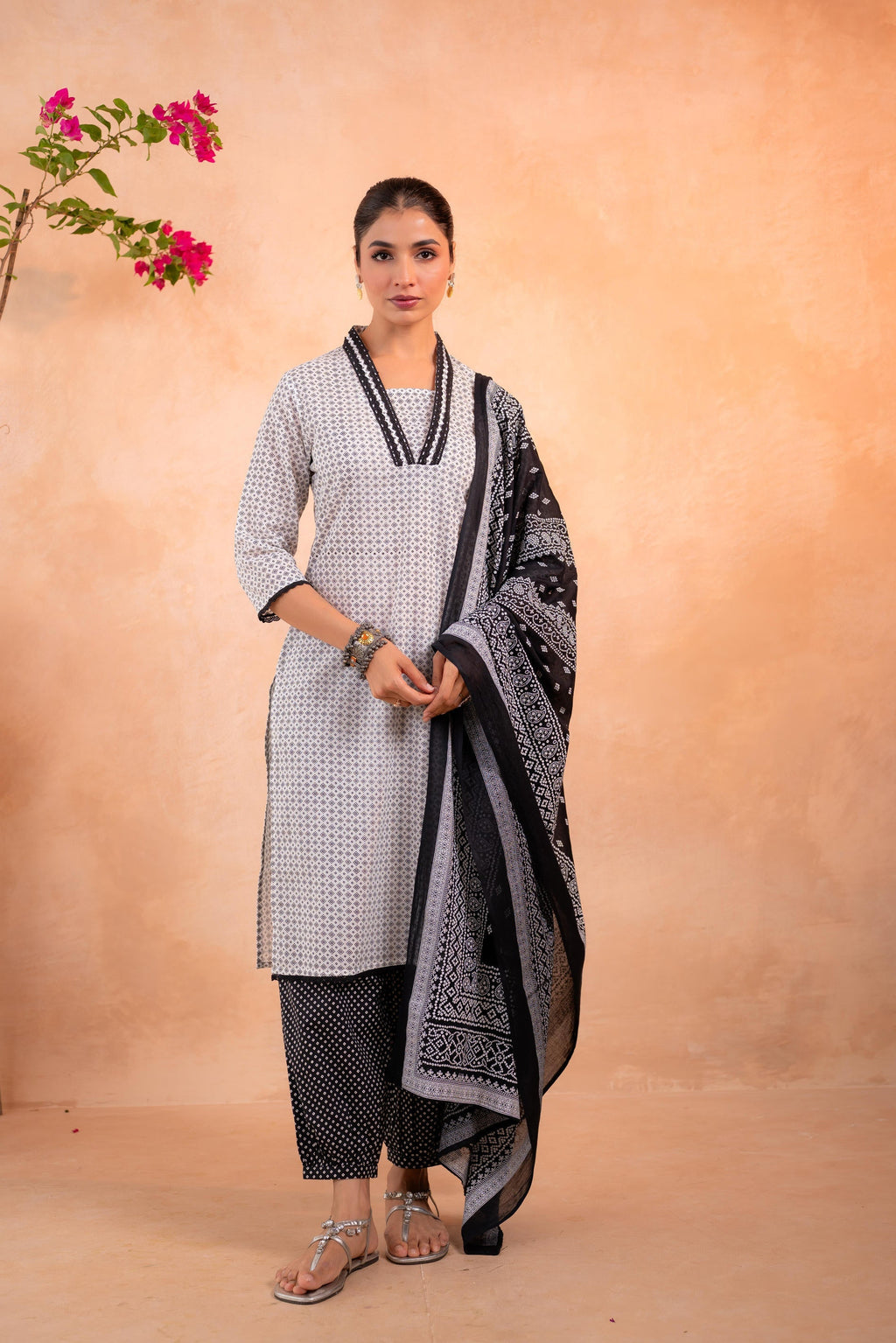 Juniper Noir Ikat Echo Black & White Printed Kurta Pant And Dupatta Set - Distacart