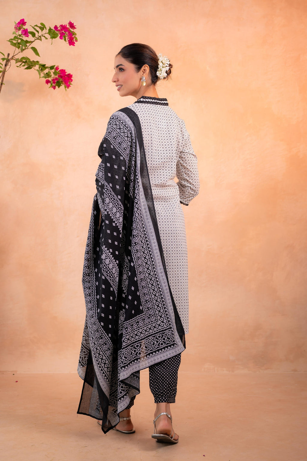 Juniper Noir Ikat Echo Black & White Printed Kurta Pant And Dupatta Set - Distacart
