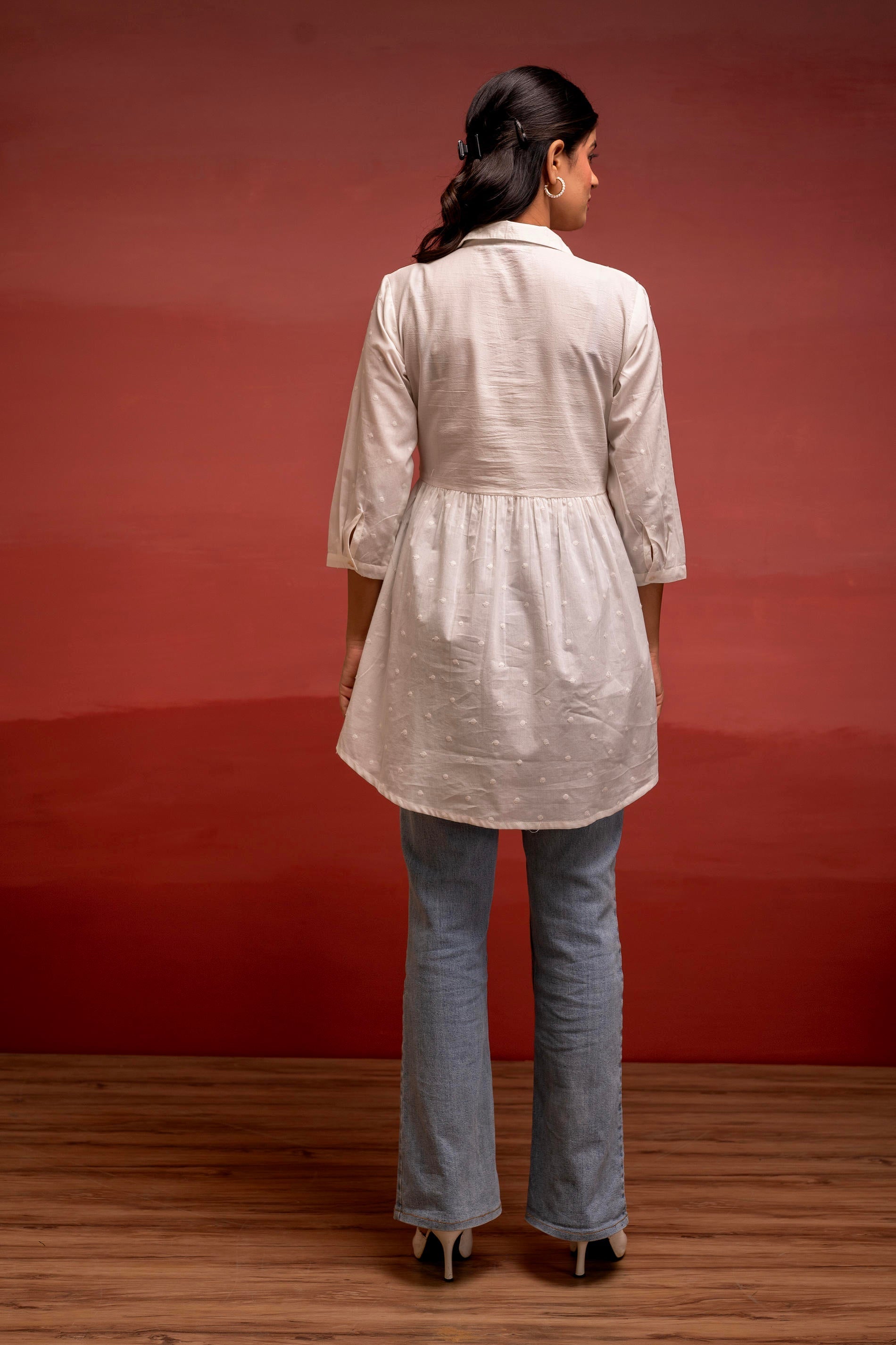 Juniper Off White Solid Viscose Tunic With Thread Work
