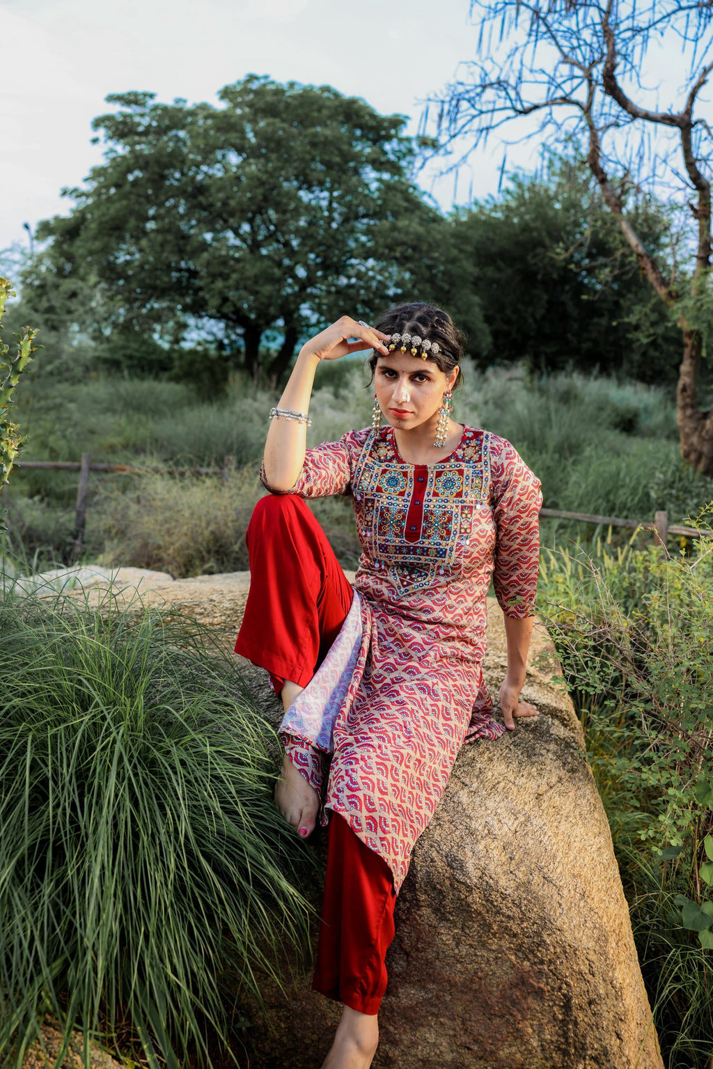 Juniper Ivory Floral Poly Kurta And Pants Set With Mirror, Thread Work And Tassels Detail - Distacart