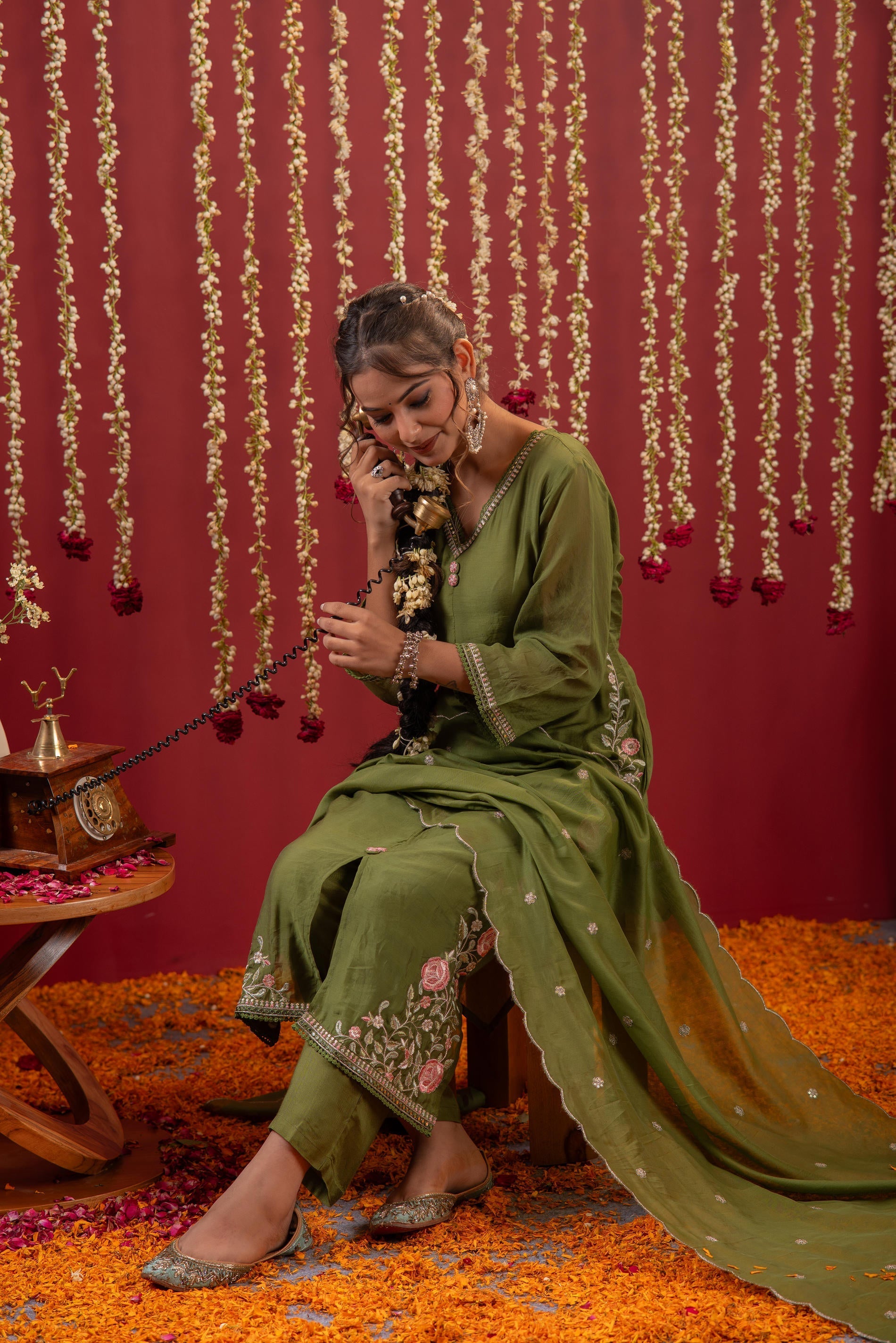 Juniper Mehendi Green Embroidered Kurta Set With Dupatta - Distacart