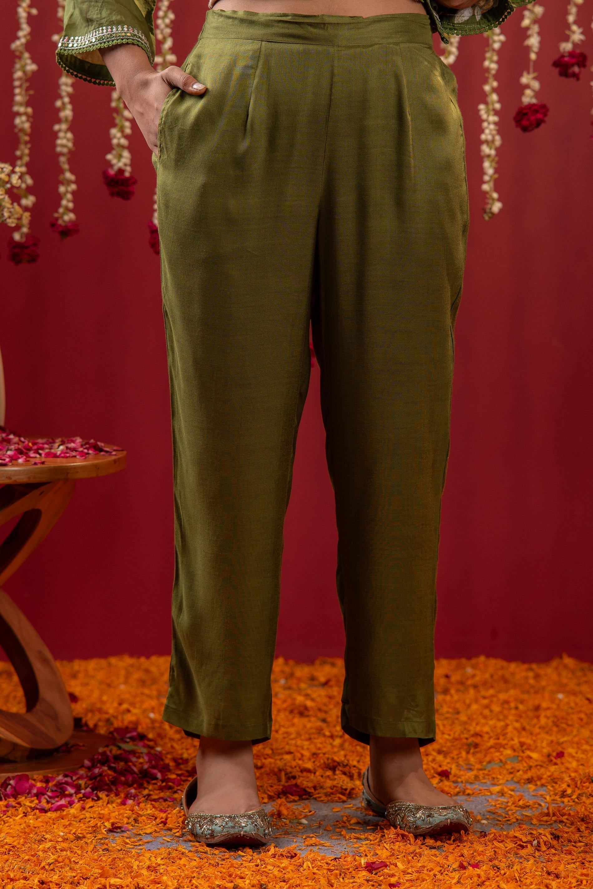 Juniper Mehendi Green Embroidered Kurta Set With Dupatta - Distacart