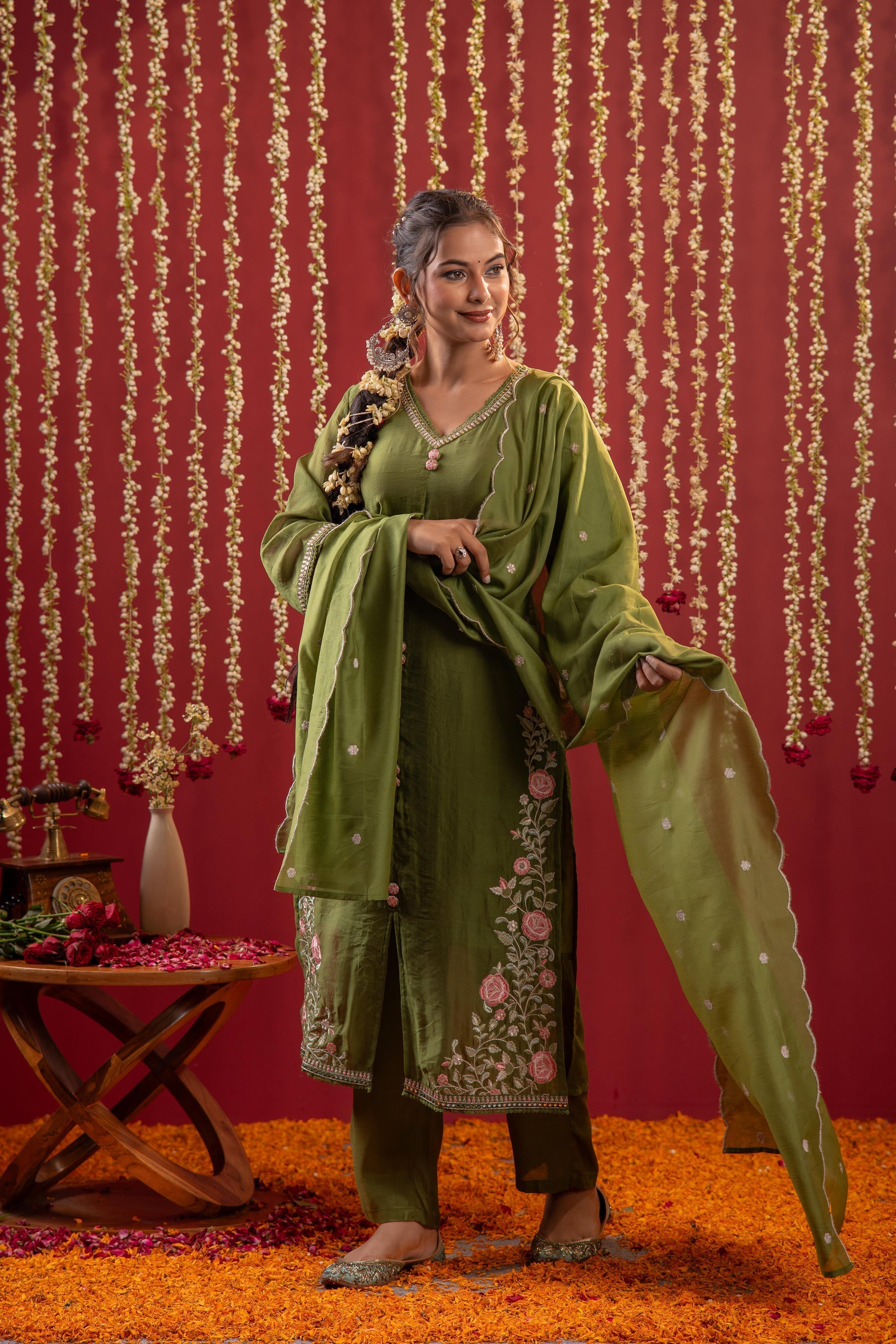 Juniper Mehendi Green Embroidered Kurta Set With Dupatta - Distacart