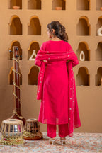 Juniper Fuchsia Floral Embroidered Kurta Set With Scallop Dupatta - Distacart
