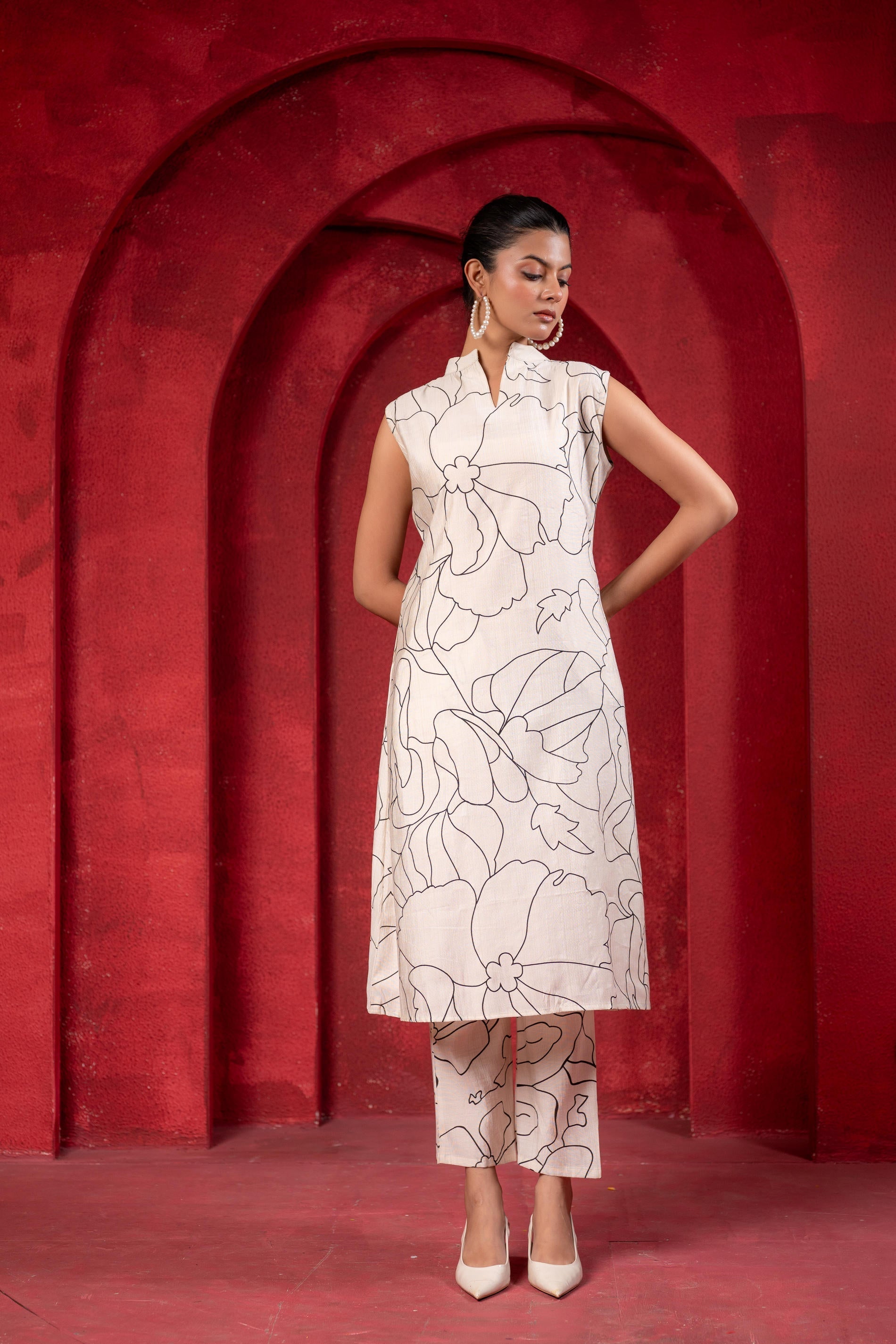 Juniper White & Black Floral Printed Sleeveless Straight Kurta Set - Distacart