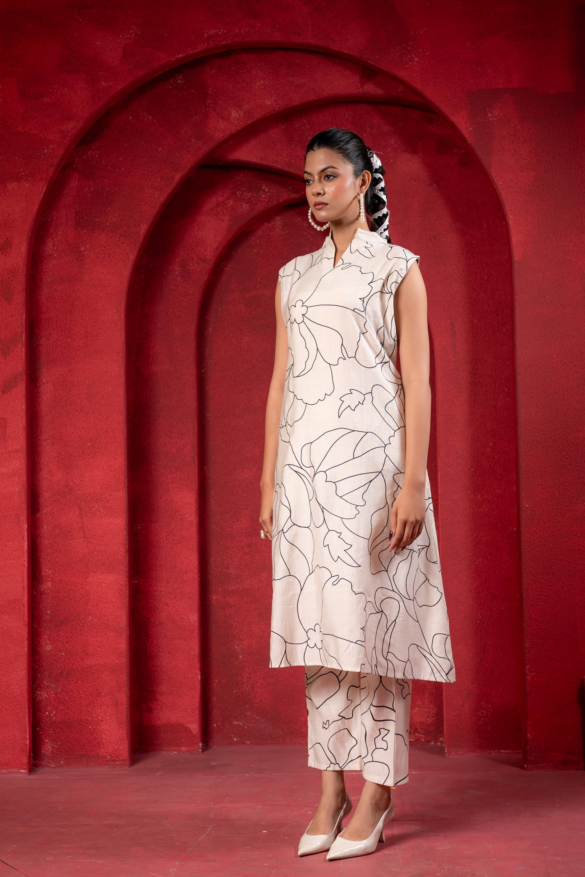 Juniper White & Black Floral Printed Sleeveless Straight Kurta Set - Distacart