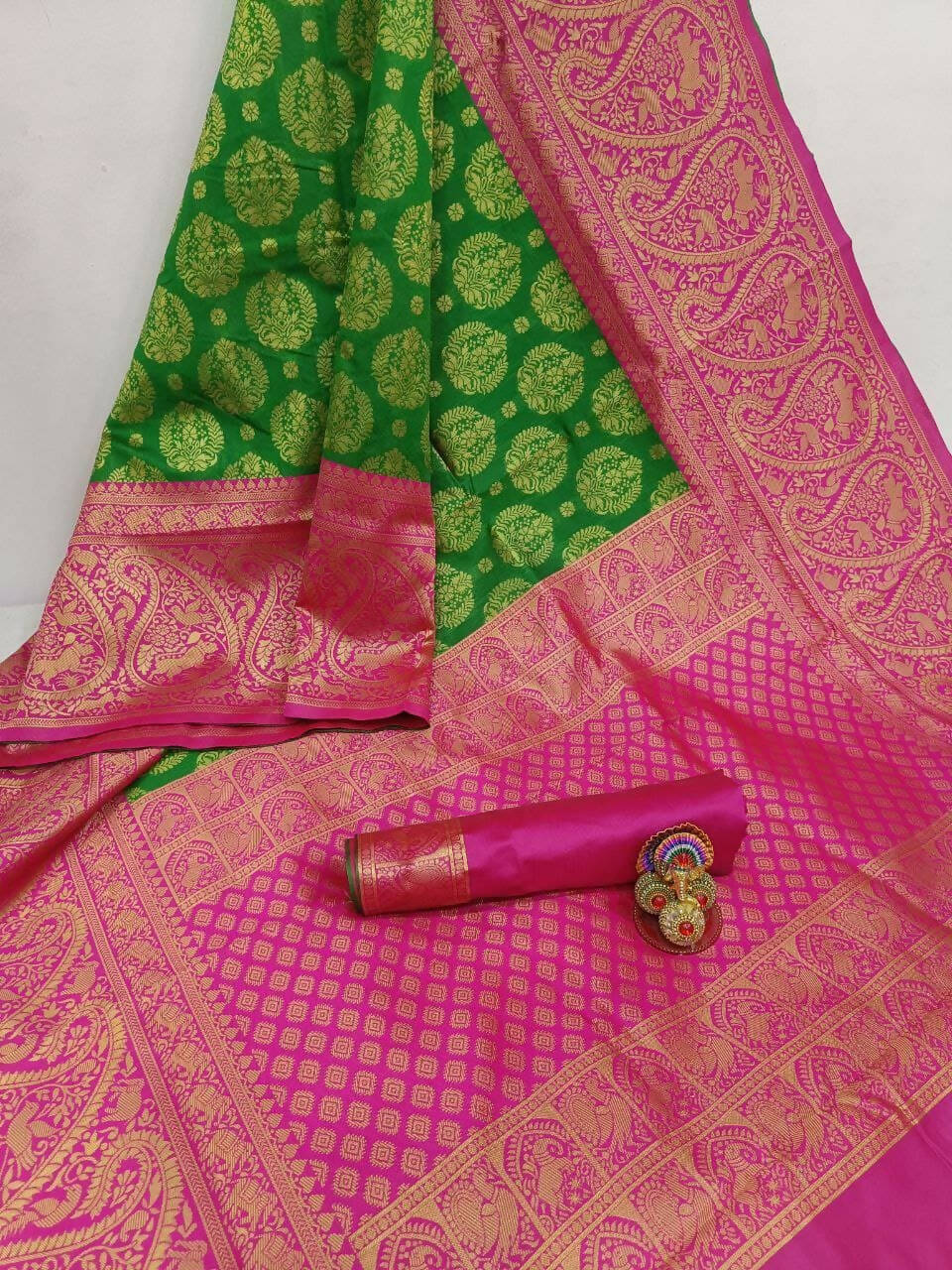 DEIANA'S Beautiful Designer Golden zari Soft Lichi Silk Saree - Green