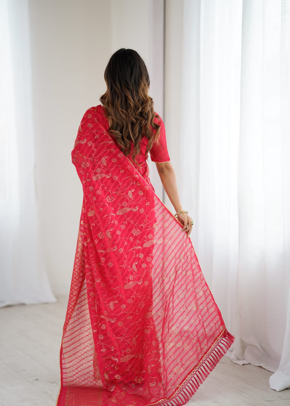 Lorenvalley Fashion Pink Solo Georgette Superb Finishing Foils Print & Fancy Zalar Lace in Border Saree with Blouse - Distacart