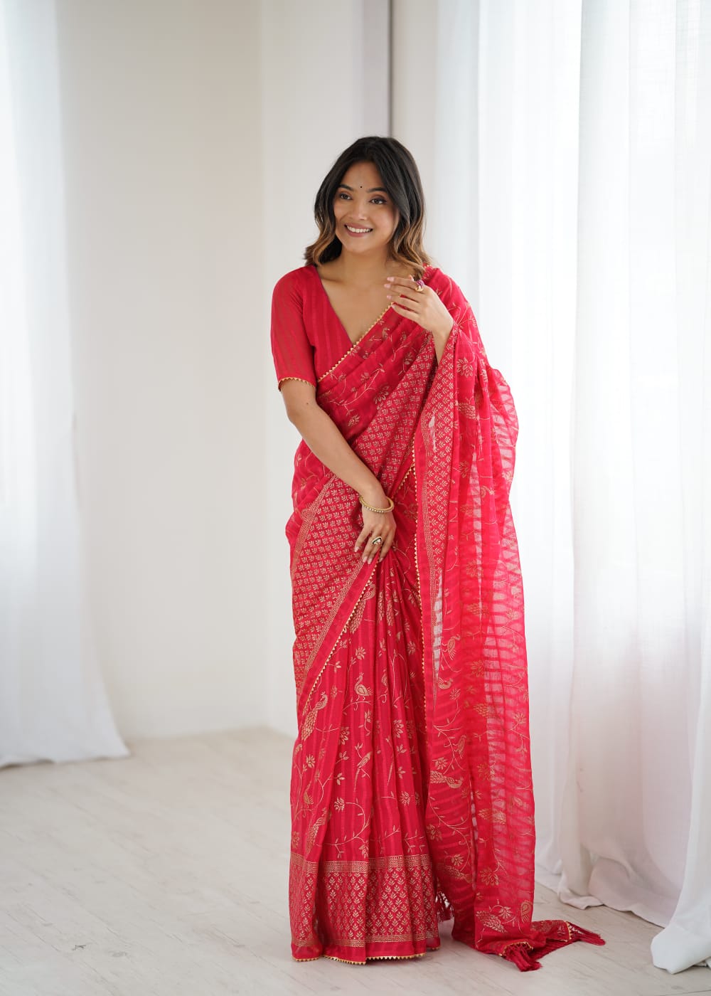 Lorenvalley Fashion Pink Solo Georgette Superb Finishing Foils Print & Fancy Zalar Lace in Border Saree with Blouse - Distacart