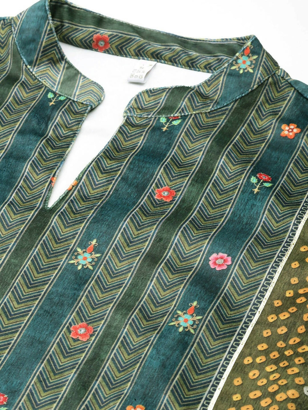 Ahalyaa Women Printed Gotta Patti Velvet Kurta - Green Color