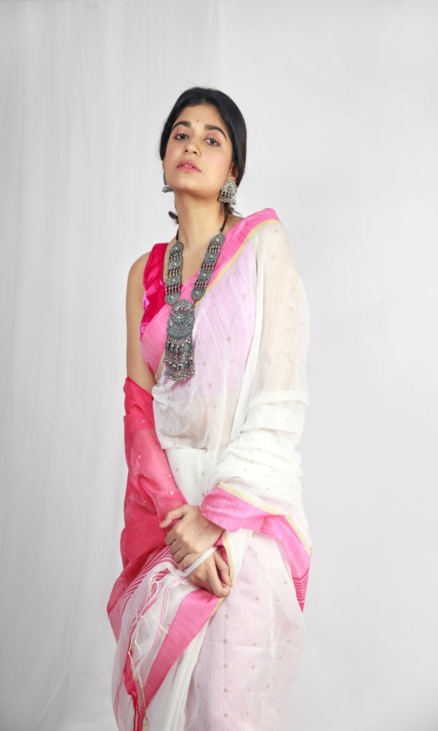 Piyari Fashion Handloom Cotton Blend White Sequin Saree - Distacart
