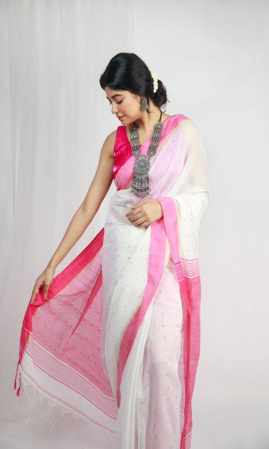 Piyari Fashion Handloom Cotton Blend White Sequin Saree - Distacart