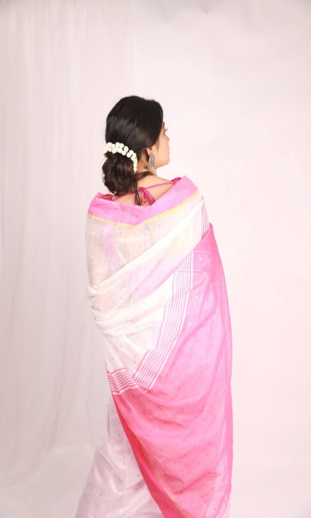 Piyari Fashion Handloom Cotton Blend White Sequin Saree - Distacart