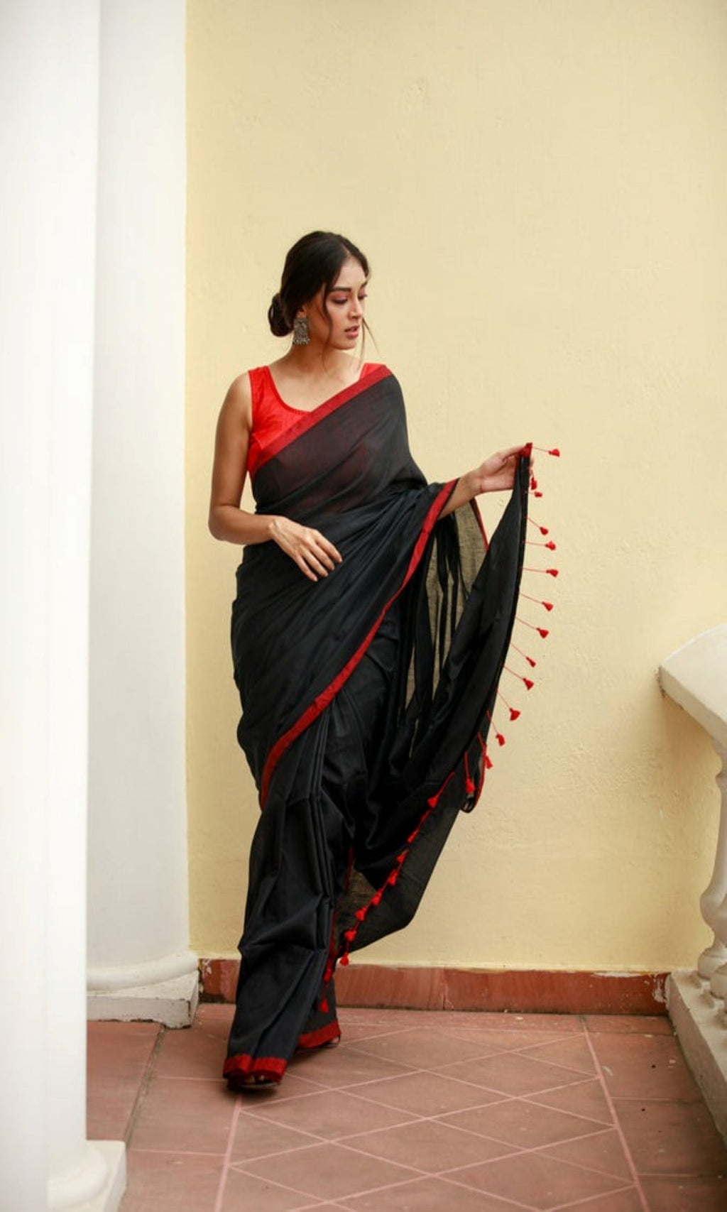 Piyari Fashion Handloom Black Cotton Saree - Distacart