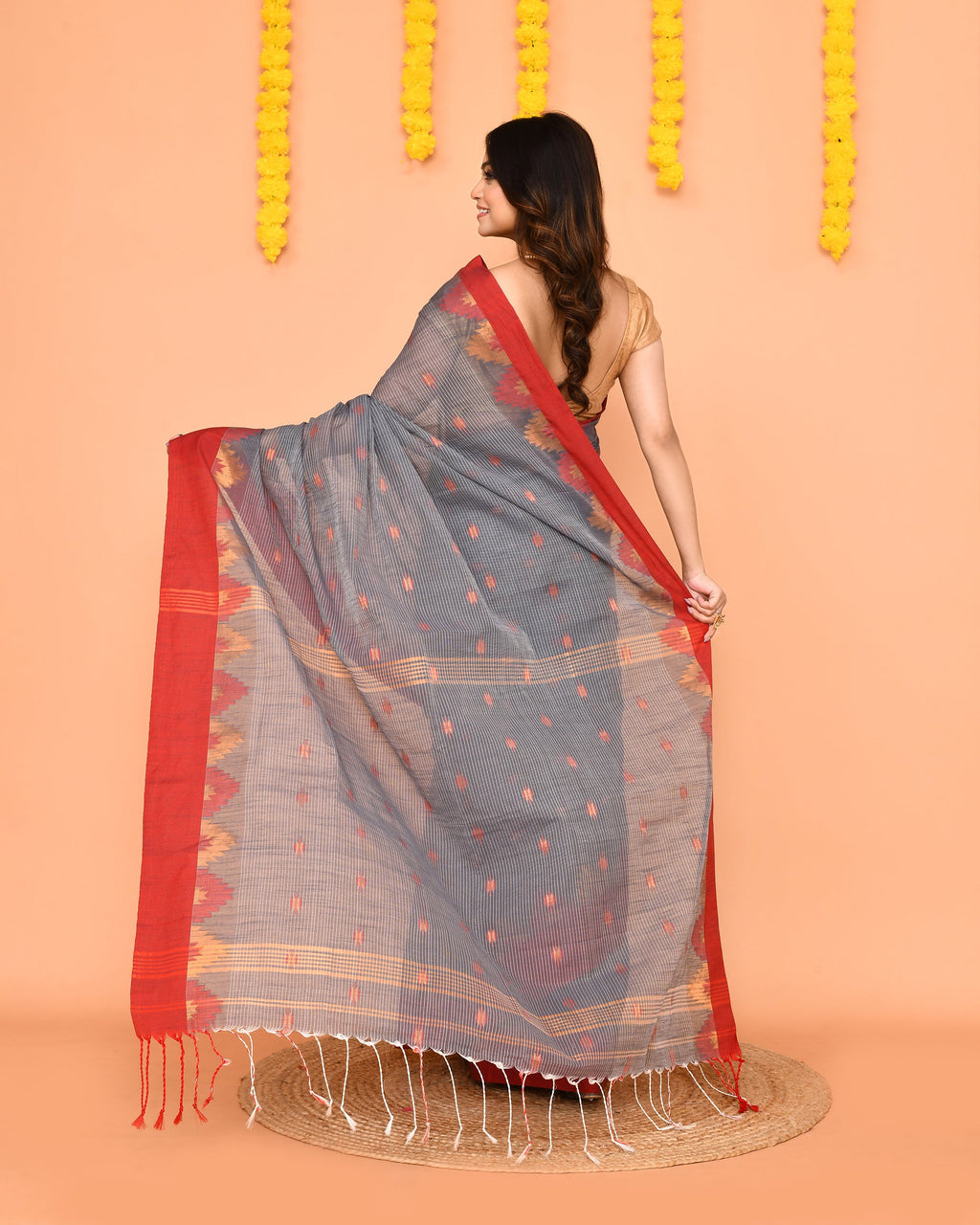 Piyari Fashion Women's Grey Cotton Blend Handloom Saree With Red Temple Border - Distacart