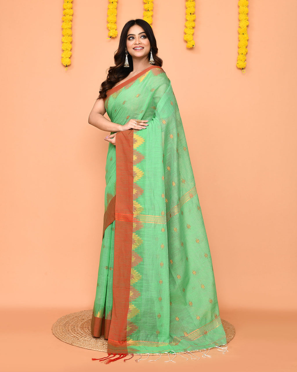 Piyari Fashion Women's Green Cotton Blend Handloom Saree With Red Temple Border - Distacart