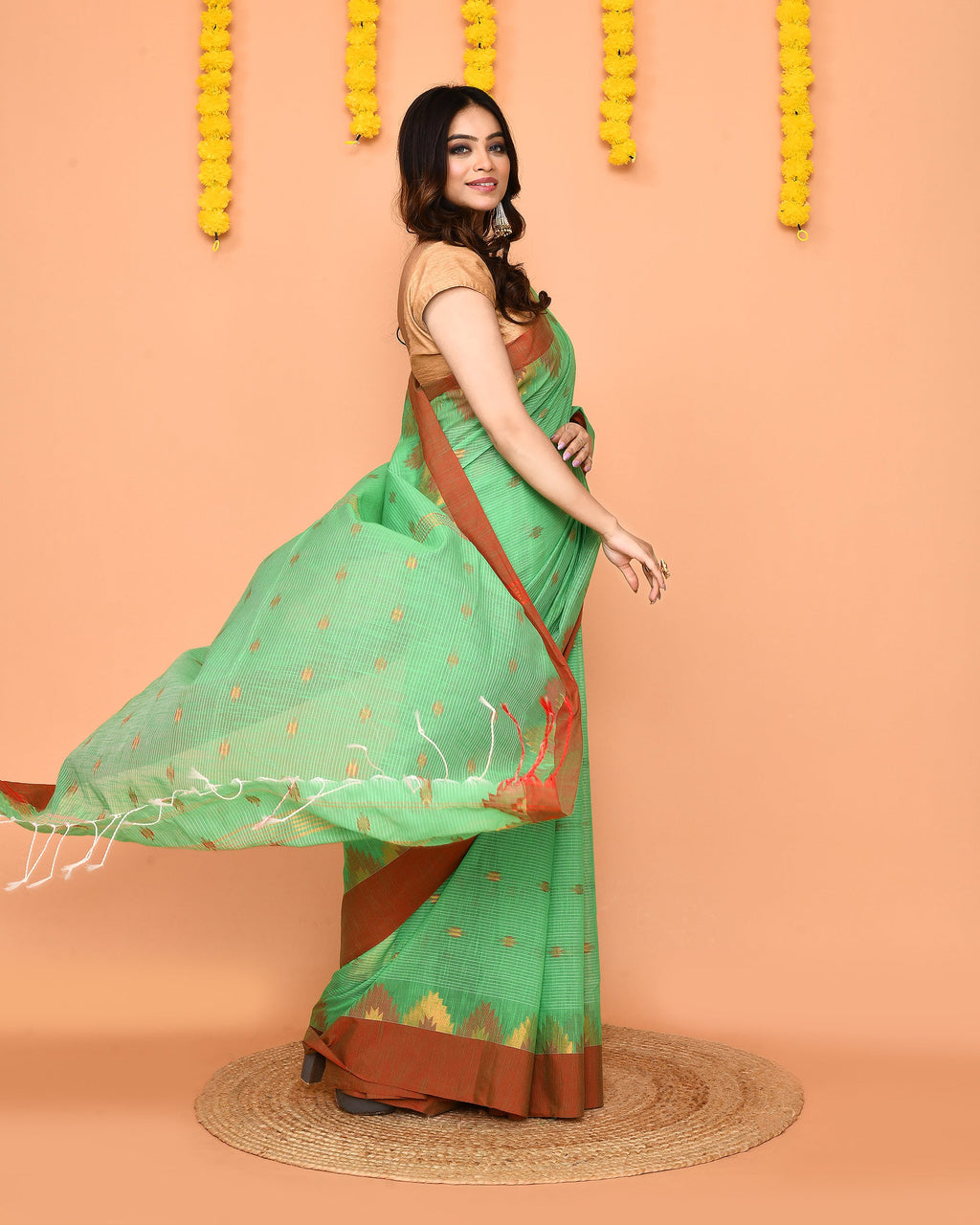 Piyari Fashion Women's Green Cotton Blend Handloom Saree With Red Temple Border - Distacart