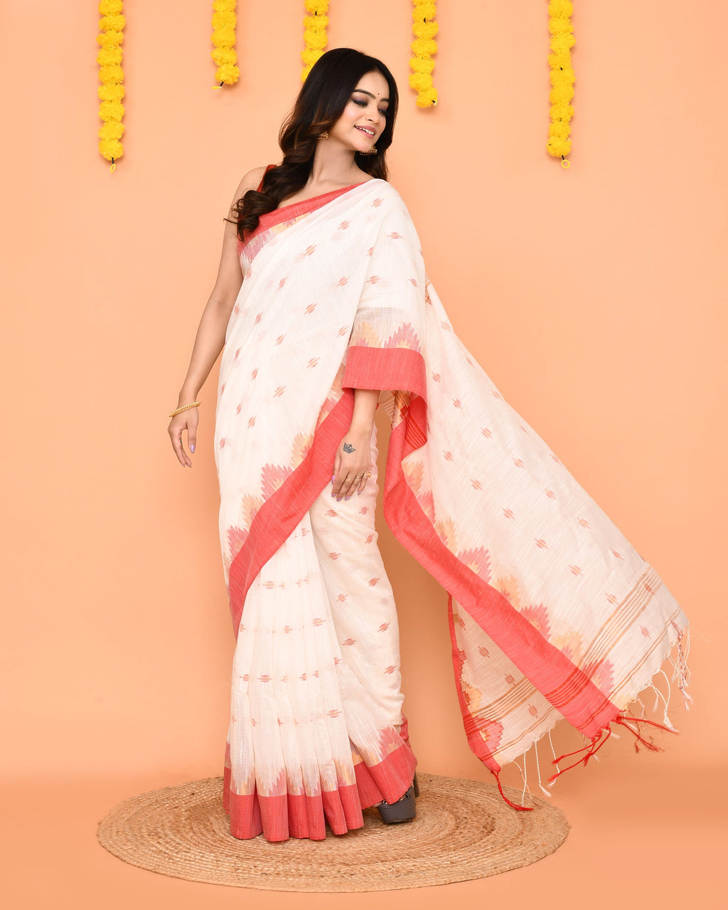 Piyari Fashion Women's White Cotton Blend Handloom Saree With Red Temple Border - Distacart