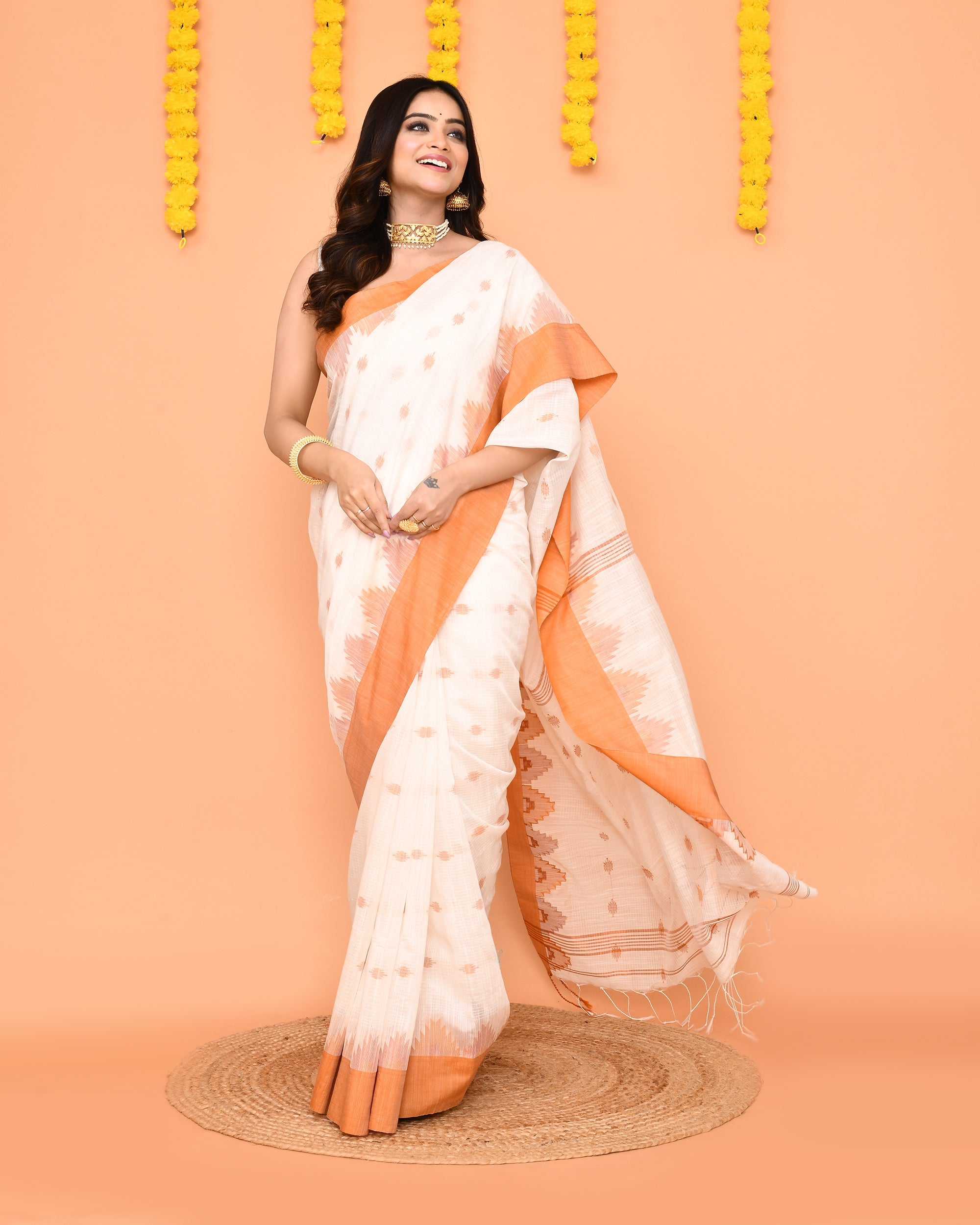 Piyari Fashion Women's White Cotton Blend Handloom Saree With Brown Temple Border - Distacart