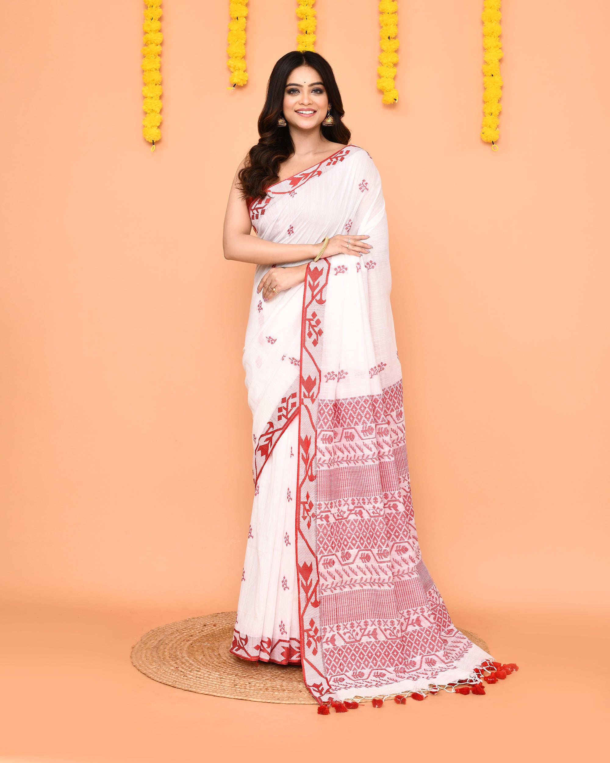 Piyari Fashion Women's White Cotton Handloom Saree With Tassels - Distacart