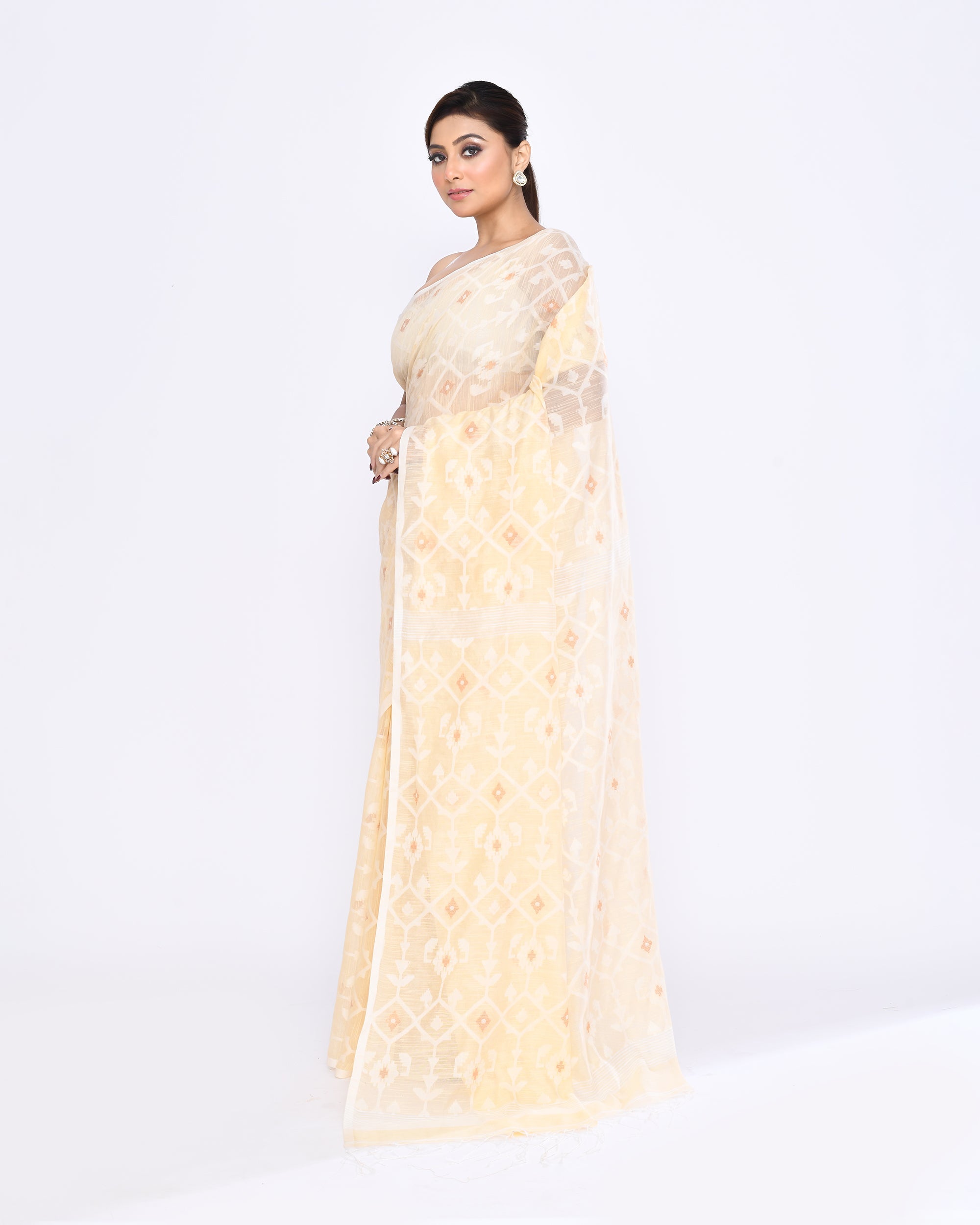 Piyari Fashion Women's Cream Embellished Cotton Blend Jamdani Saree - Distacart
