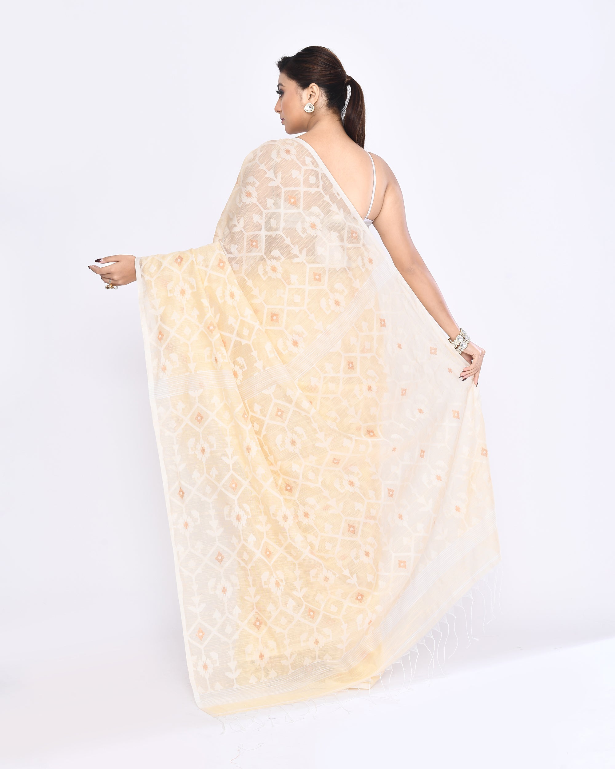 Piyari Fashion Women's Cream Embellished Cotton Blend Jamdani Saree - Distacart