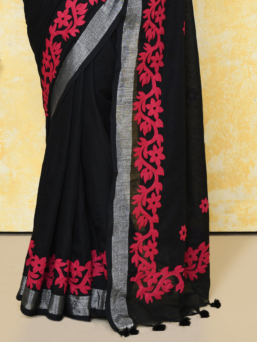 Piyari Fashion Women's Black Exclusive Applique Saree With Blouse Piece - Distacart