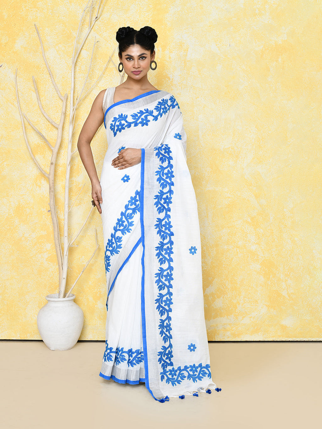 Piyari Fashion Women's White Exclusive Applique Saree With Blouse Piece - Distacart