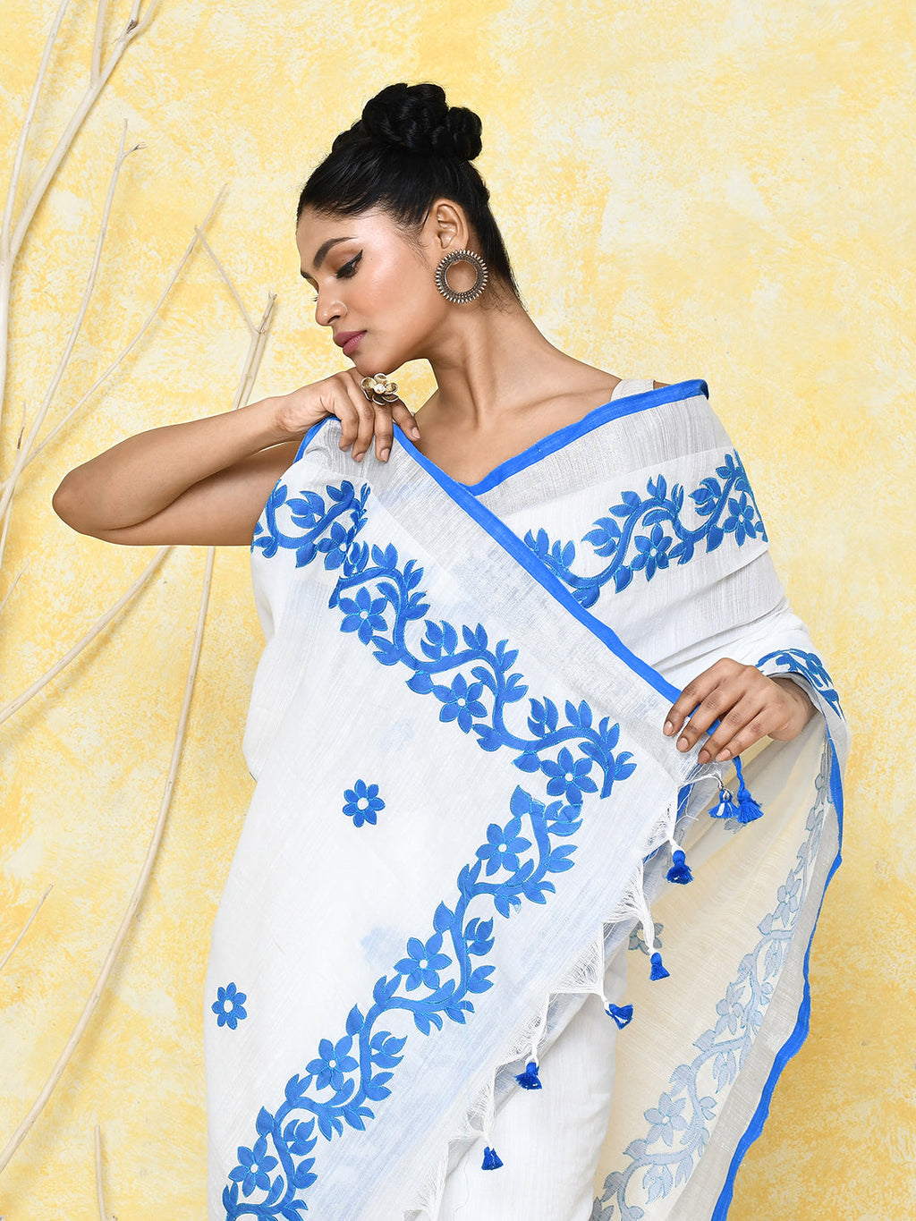 Piyari Fashion Women's White Exclusive Applique Saree With Blouse Piece - Distacart