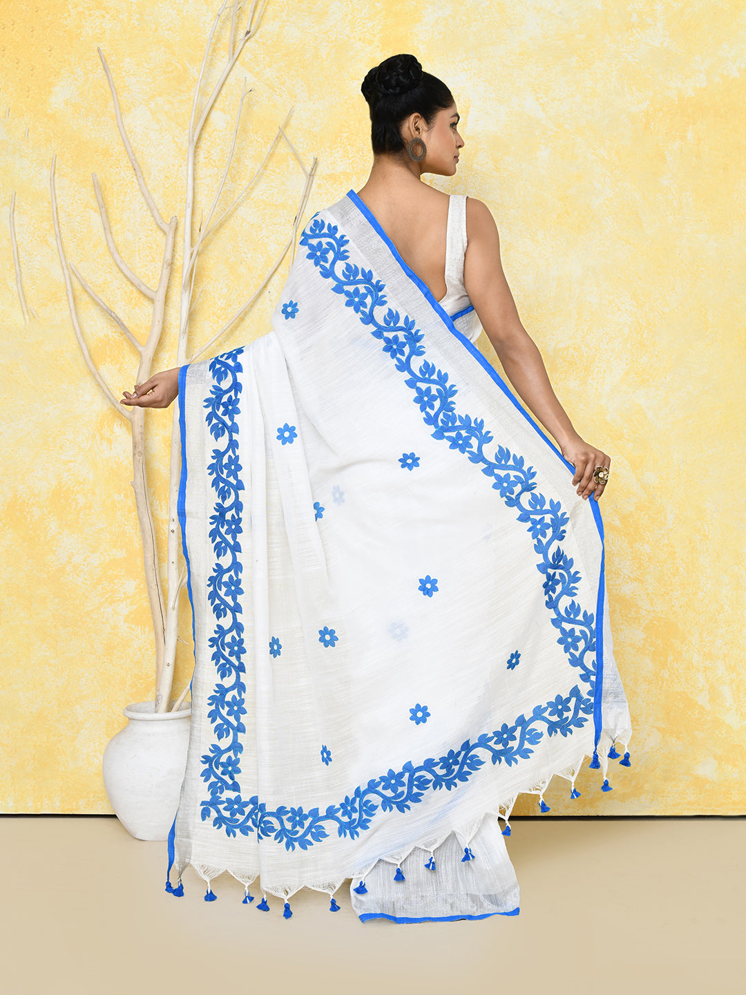Piyari Fashion Women's White Exclusive Applique Saree With Blouse Piece - Distacart